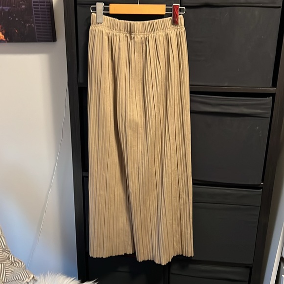 Oak + Fort Dark Beige Pleated Pants - Picture 2 of 3